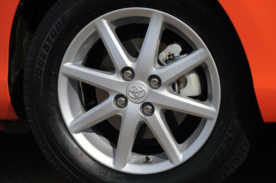  Toyota Prius C 2012 года  (фото 75 из 87)